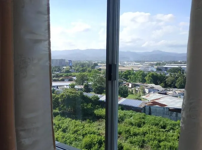 Near Airport With Pool 公寓式飯店 宿务